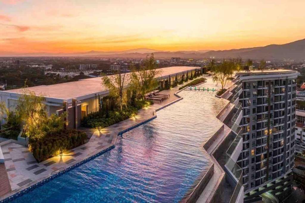 New & Cozy 2 Bedroom @ The Astra Sky River צ'יאנג מאי מראה חיצוני תמונה