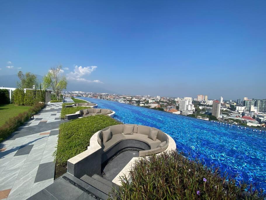 New & Cozy 2 Bedroom @ The Astra Sky River צ'יאנג מאי מראה חיצוני תמונה